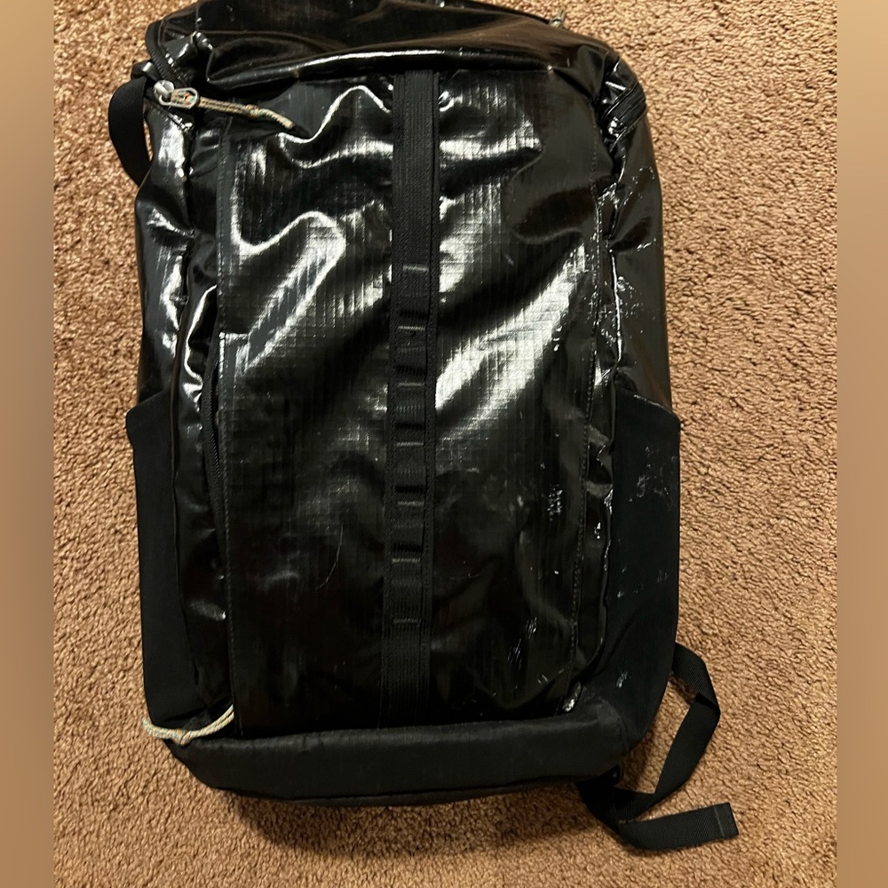 Patagonia Black hole backpack 25 L with laptop sleeve